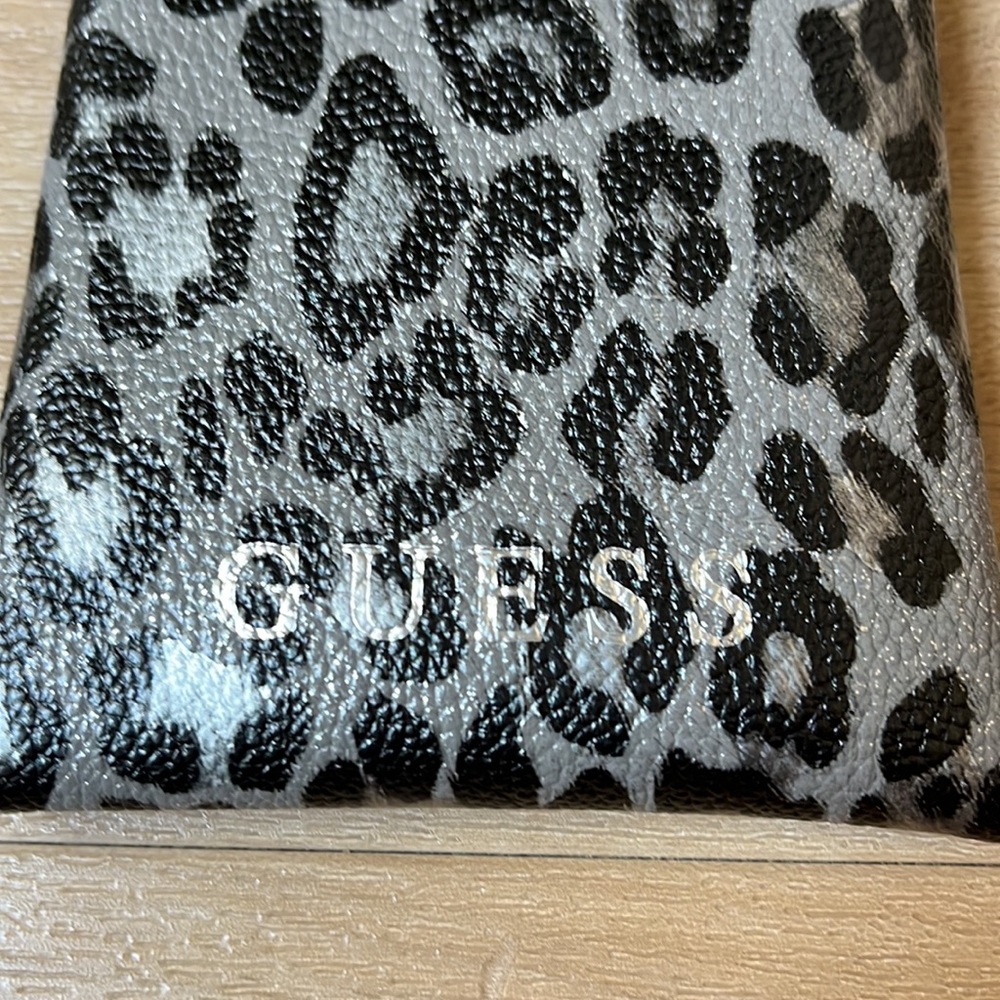 Guess Case - Picture 2 of 4